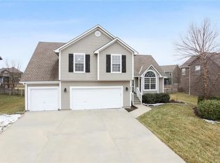 2511 SW Current Ln, Lees Summit, MO 64082