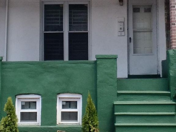 Two level house in close proximity to Downtown