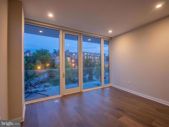 3rd image of 601 Wharf St SW Unit 204