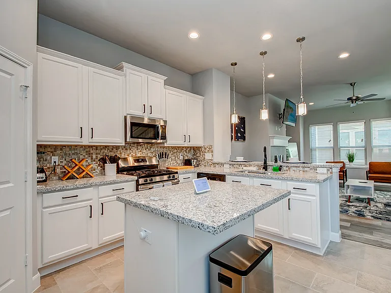 4151 Dupont St — Photo 35