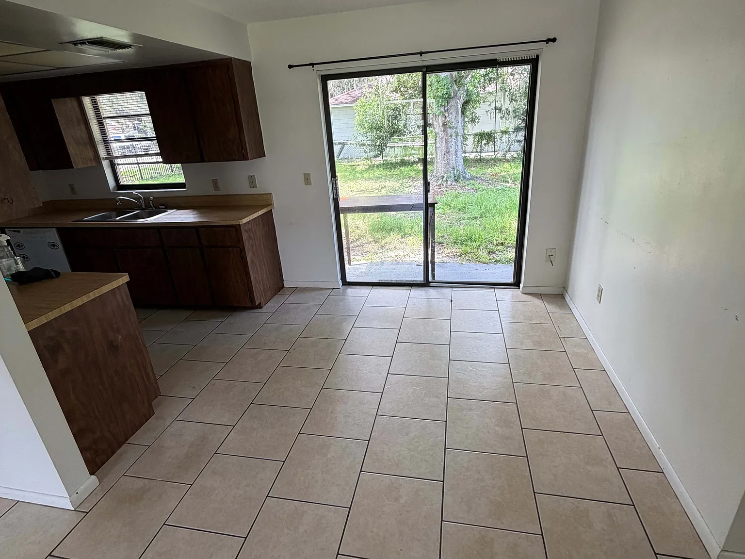 2 bed, 936 sqft, $1,750 — Photo 3