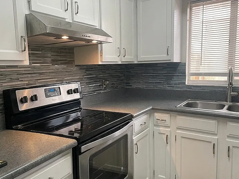 2409 Pear Tree Ct #0 — Photo 1
