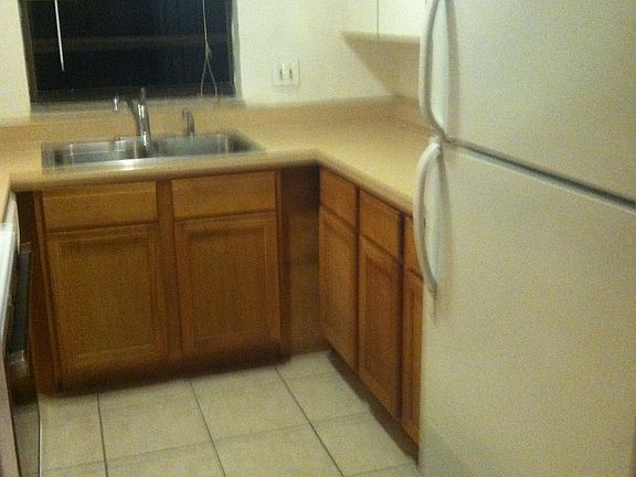 3rd image of 817 N Grandview Ave