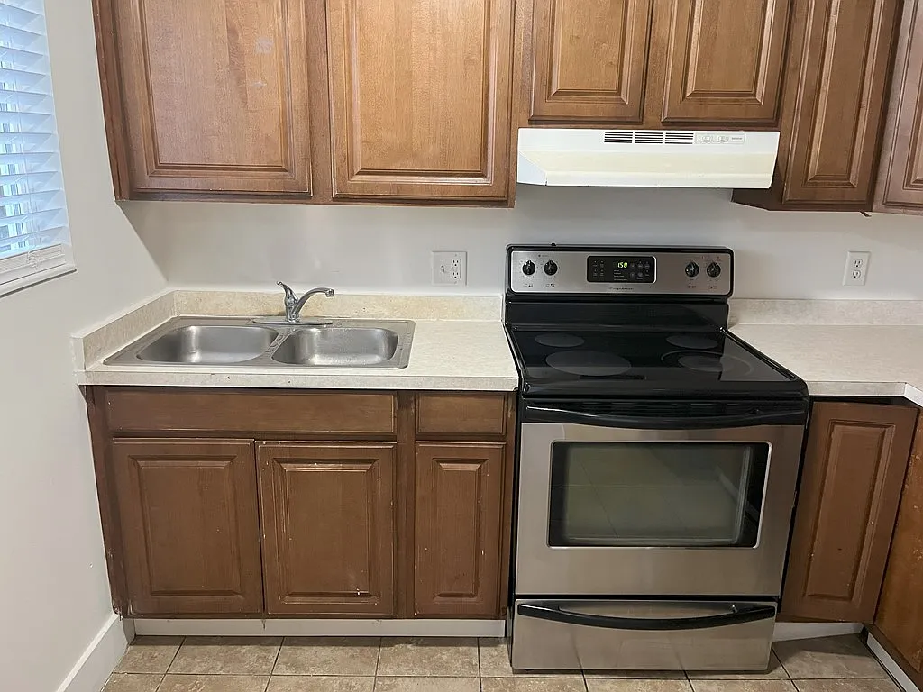 2 bed, 895 sqft, $1,300 — Photo 2