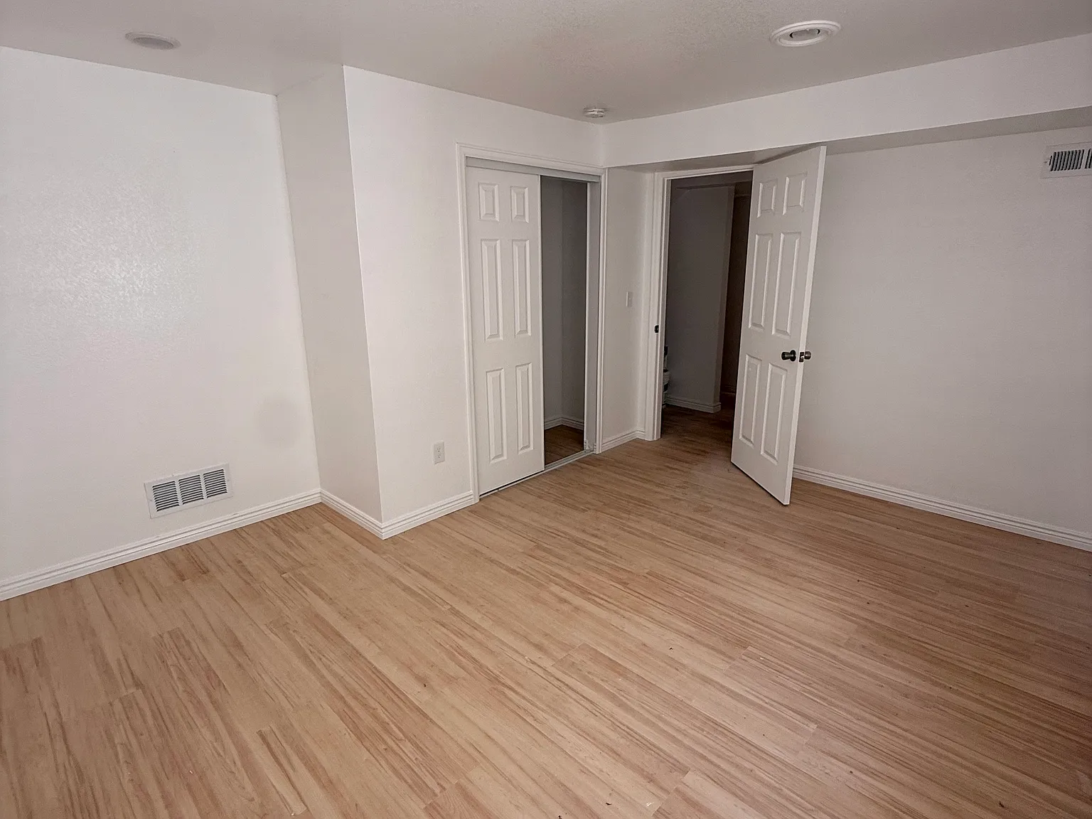 3 bed, 2200 sqft, $2,200 — Photo 2