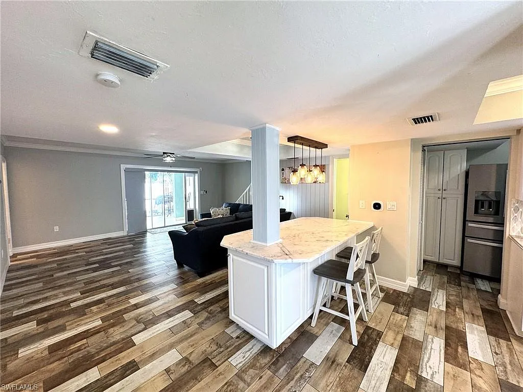 2 bed, 2.5 bath, 1461 sqft, $2,800 — Photo 2