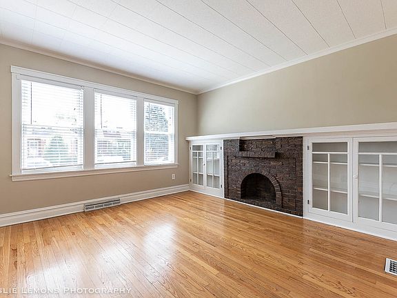 2nd image of 5844 W Wilson Ave