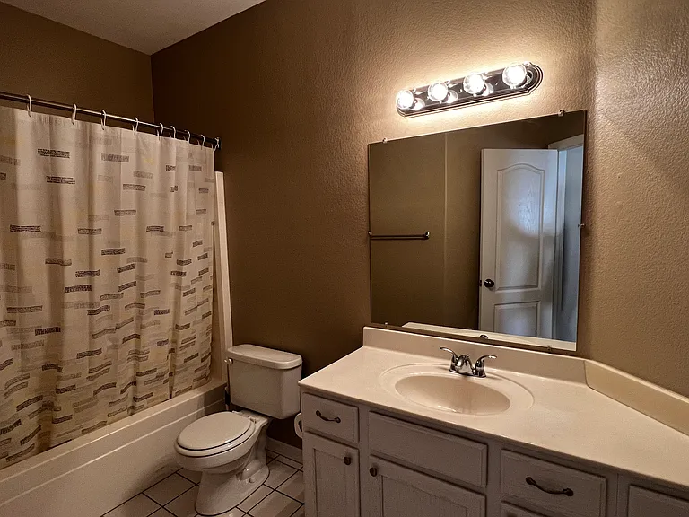 1406 W Emerald Ave #111 — Photo 7