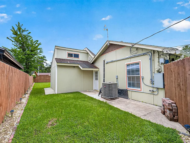 12814 Royce Ln — Photo 24