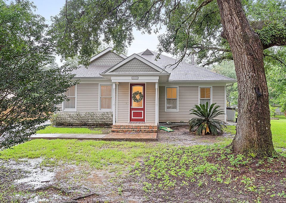 Quaint front of home!