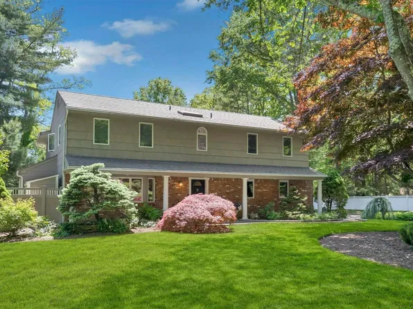 18 Randolph Drive, Dix Hills, NY 11746