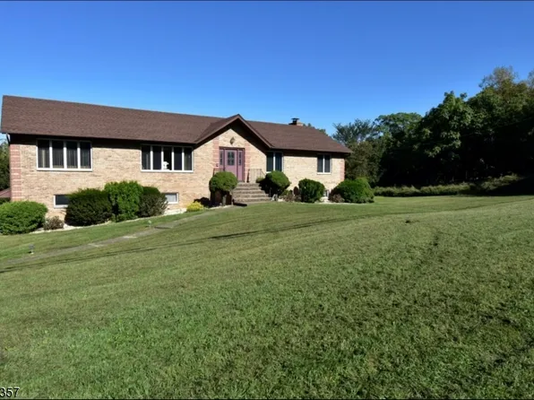 3 Dey Hill Trl, Totowa Boro, NJ 07512
