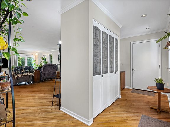 5th image of 3422 Oakwood Dr