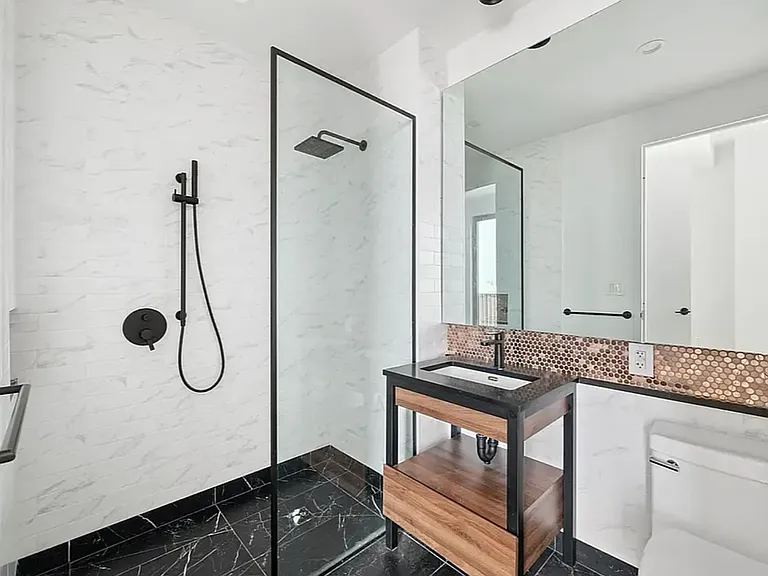 224 W 124th St #1500 — Photo 10