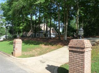 635 Woody Dr, Auburn, AL 36832