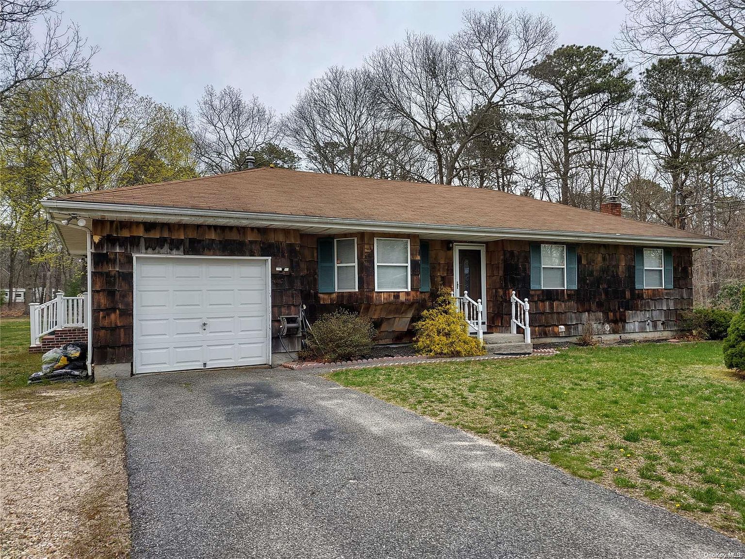 91 South Street, Manorville, NY 11949 | Zillow
