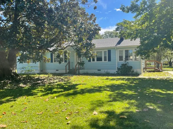 212 Forest Hill Dr, Havelock, NC 28532