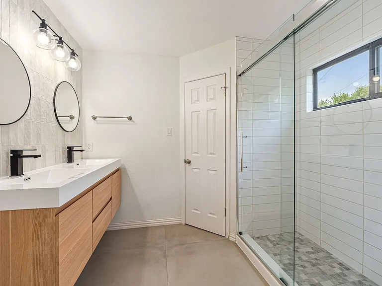 8302 Bradford Edward Cv #B — Photo 12