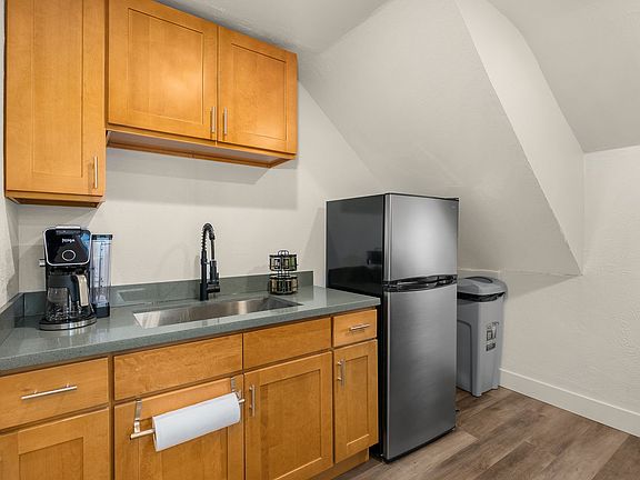 4th image of 10818 Lakeview Ave SW #3