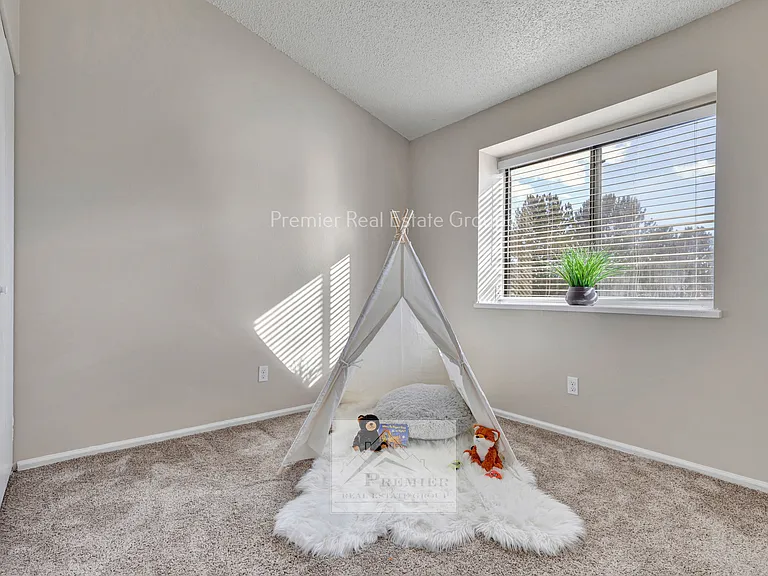 806 London Green Way — Photo 17