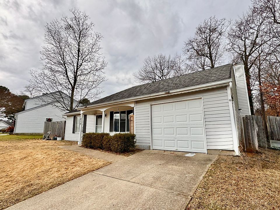 1st image of 819 Stony Dr