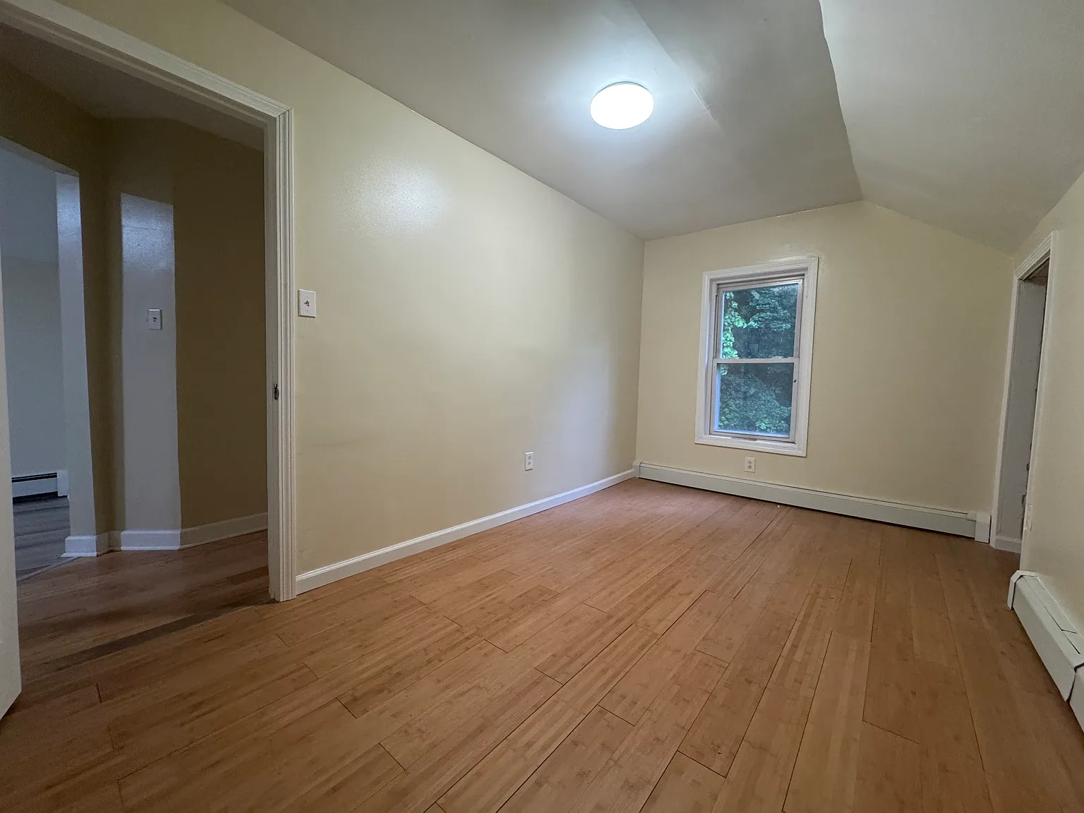4 bed, 1.5 bath, 1200 sqft, $1,995 — Photo 4