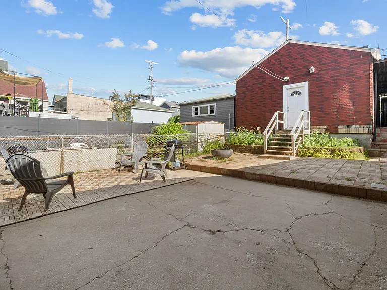1749 W 19th St #2 — Photo 20