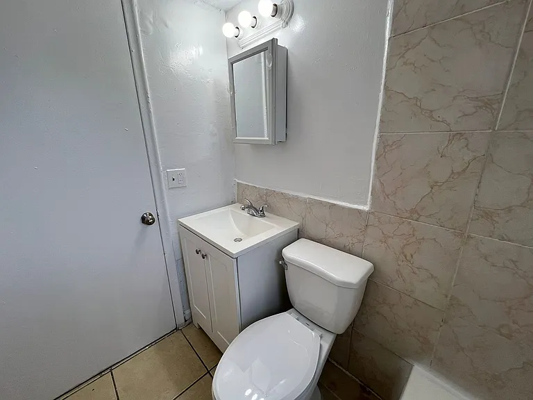 St George Apartments — Photo 39