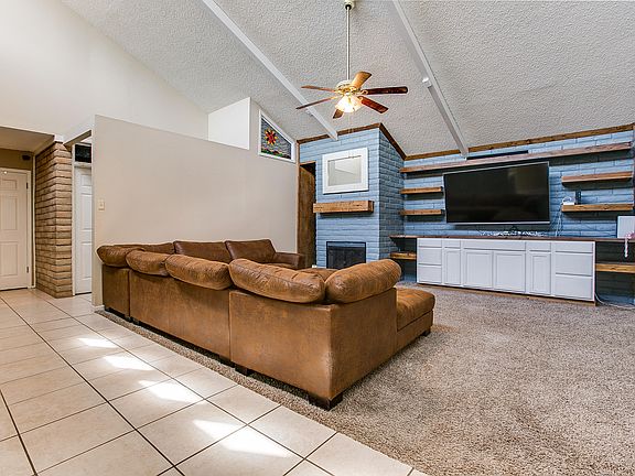 4th image of 3821 Driftwood Dr
