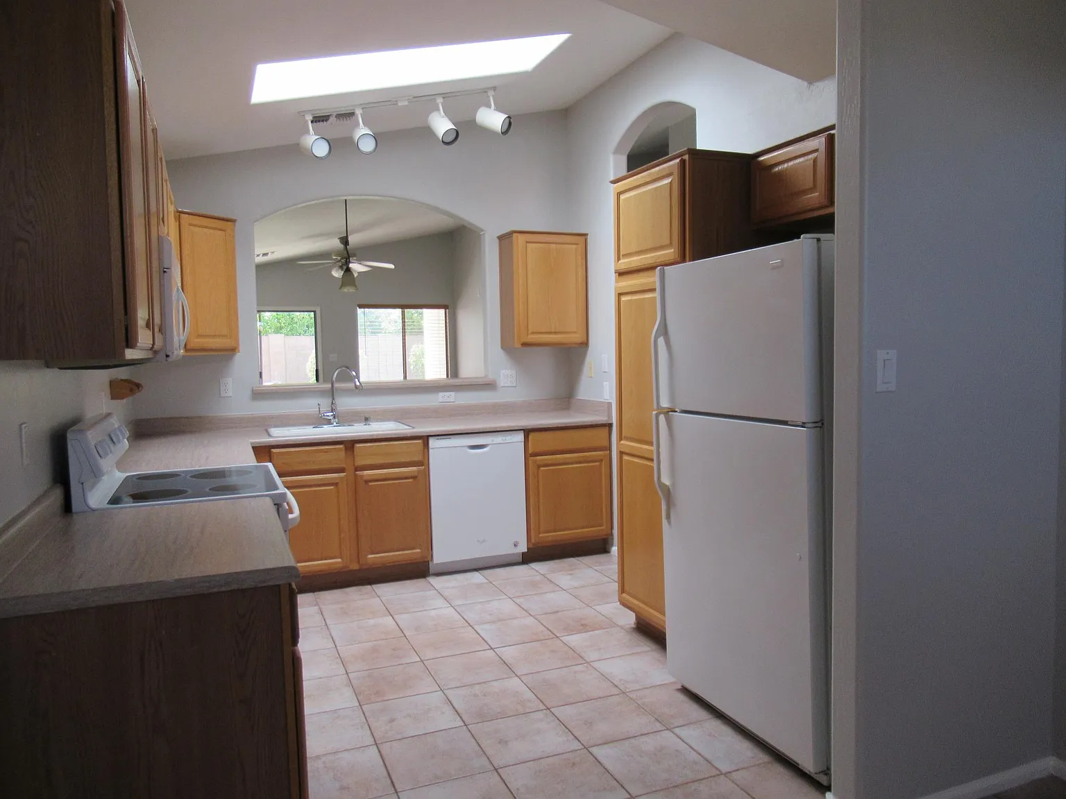 3 bed, 1499 sqft, $1,995 — Photo 3