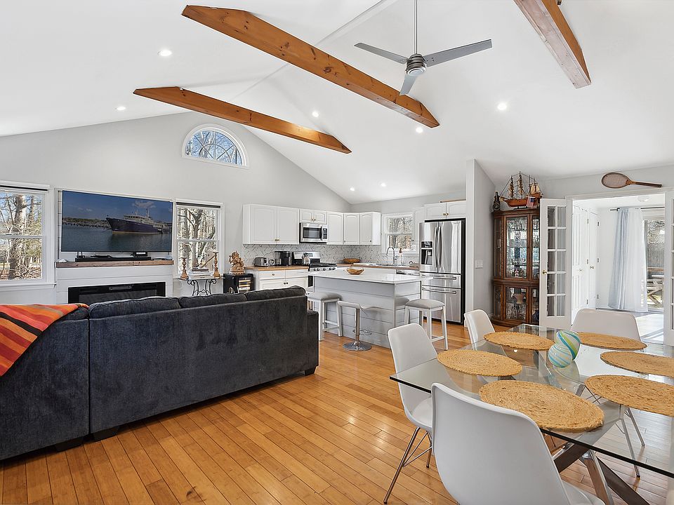 1st image of 140 Gardiner Ave
