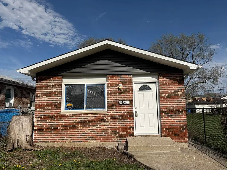 11361 S Racine Ave — Photo 1