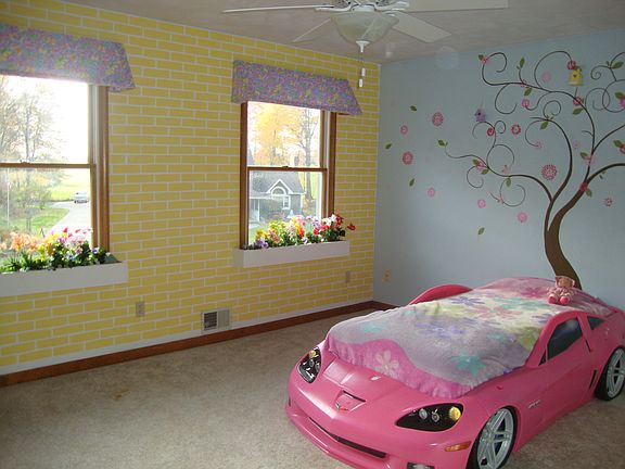 4th image of 127 Lincoln Ave