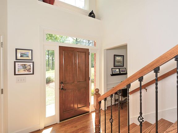3rd image of 1800 Southpointe Cir