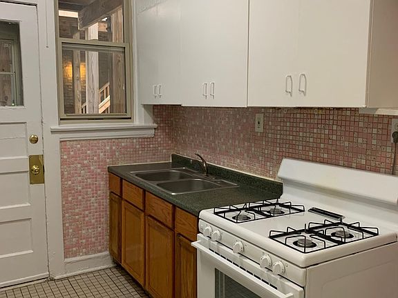 3rd image of 830 W Sunnyside Ave APT 1N