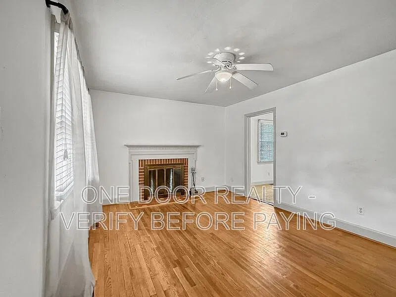 4 bed, 2.5 bath, 1185 sqft, $3,900 — Photo 2