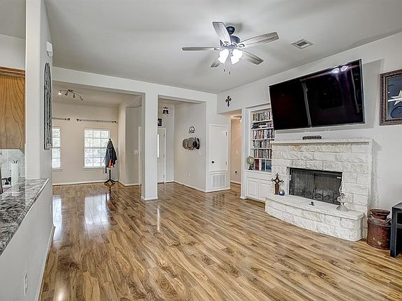 4th image of 131 S Pohakea Dr