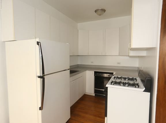 3rd image of 816 W Waveland Ave APT 5