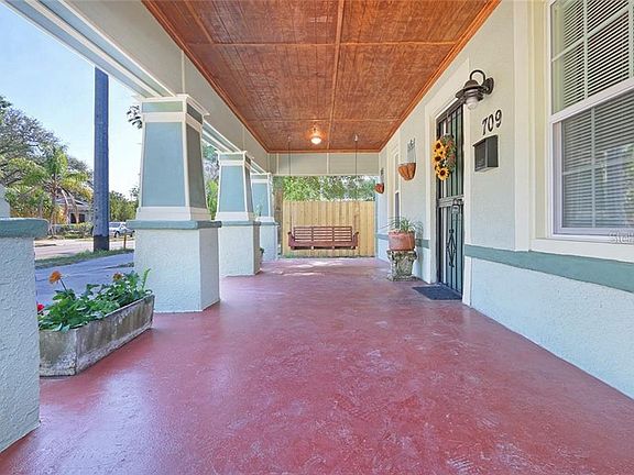3rd image of 709 E Lake Ave