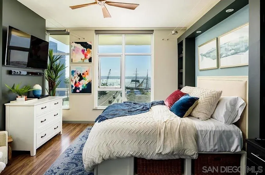 2 bed, 1.5 bath, 1299 sqft, $8,995 — Photo 4