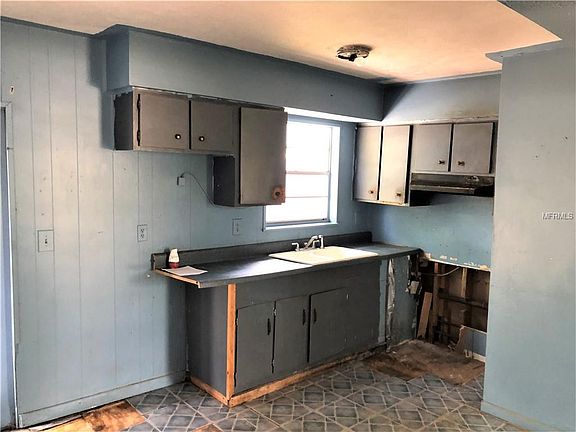 5th image of 1301 E Cypress St