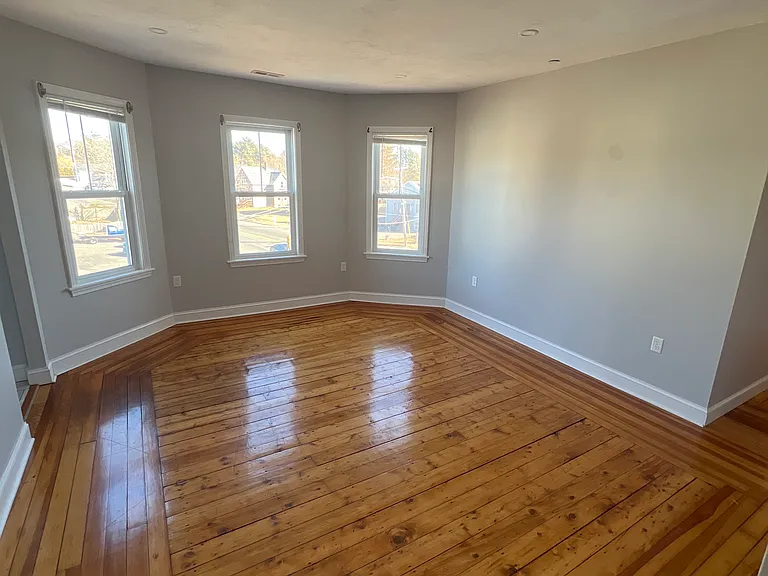 920 Crescent St #3 — Photo 5