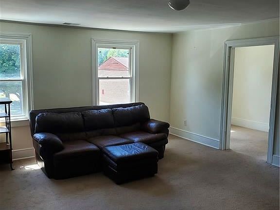 5th image of 46 E Franklin St