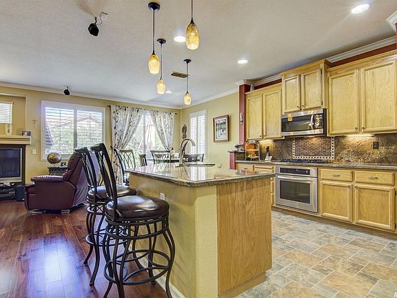 4th image of 9725 Westfalen Way