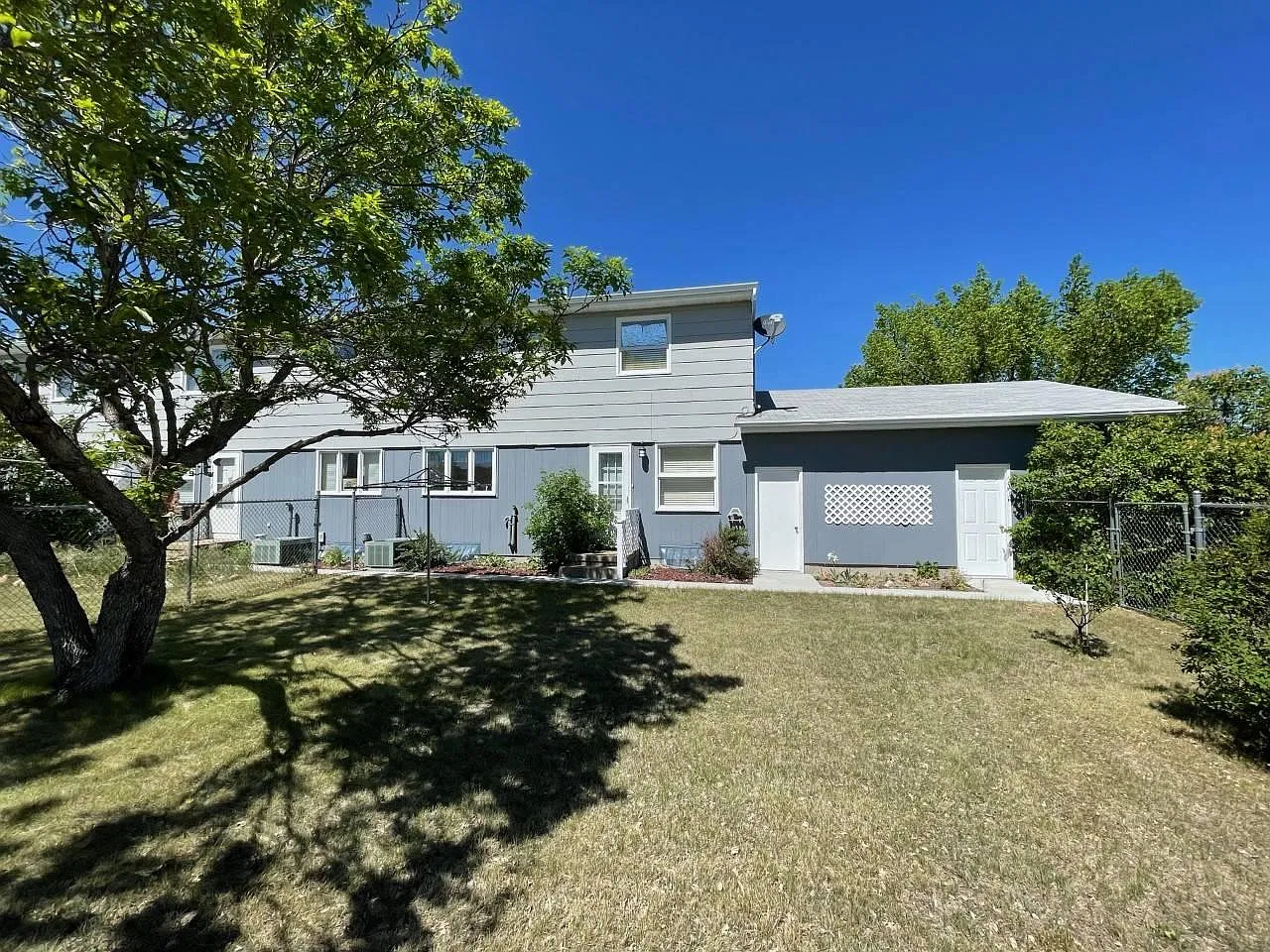 3 bed, 1800 sqft, $900 — Photo 4