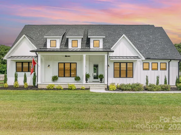 512 Maynard Farm Ln, Stanley, NC 28164