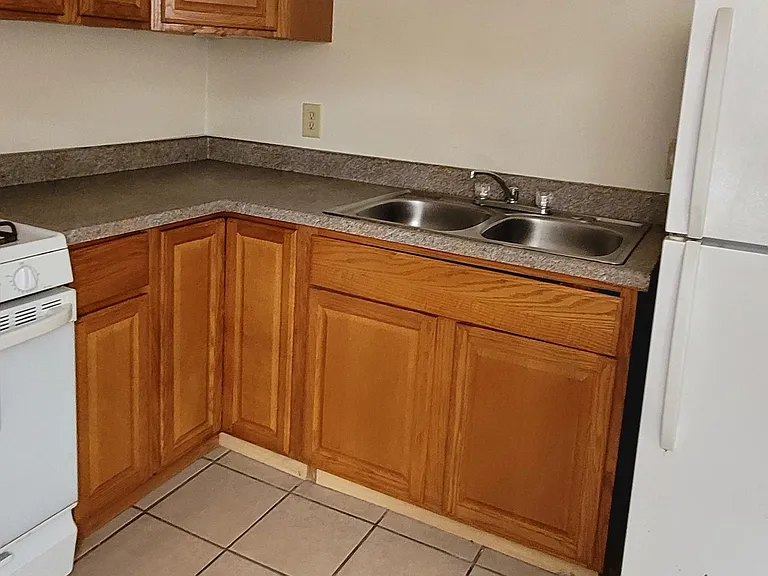 404 W Mill St #4 — Photo 1