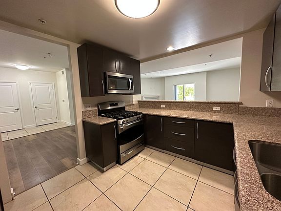 5th image of 11556 Burbank Blvd APT 105