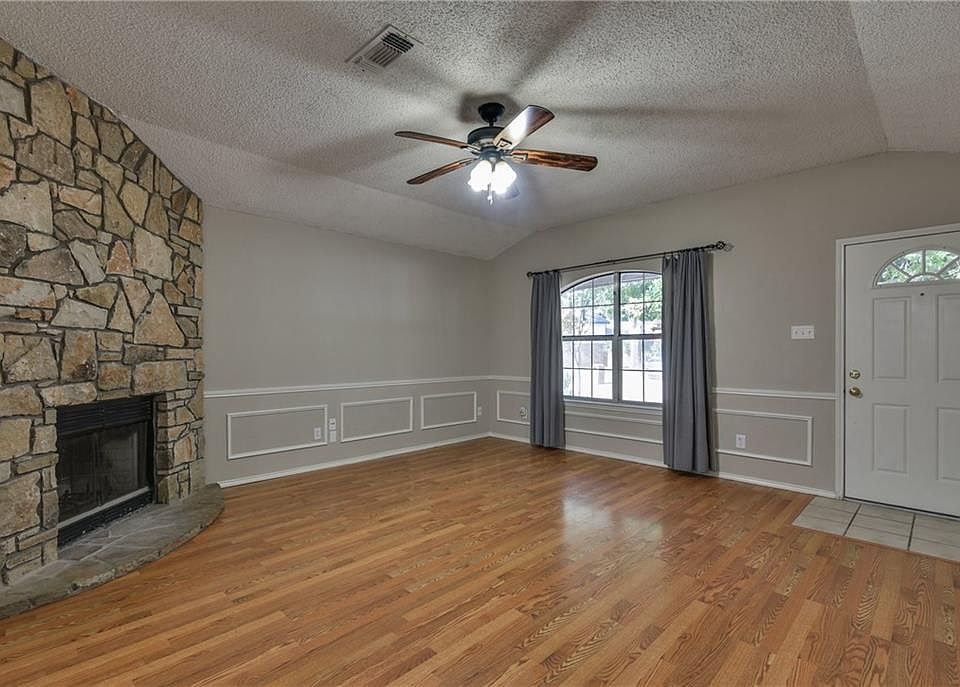 1st image of 1018 Blue Jay Dr