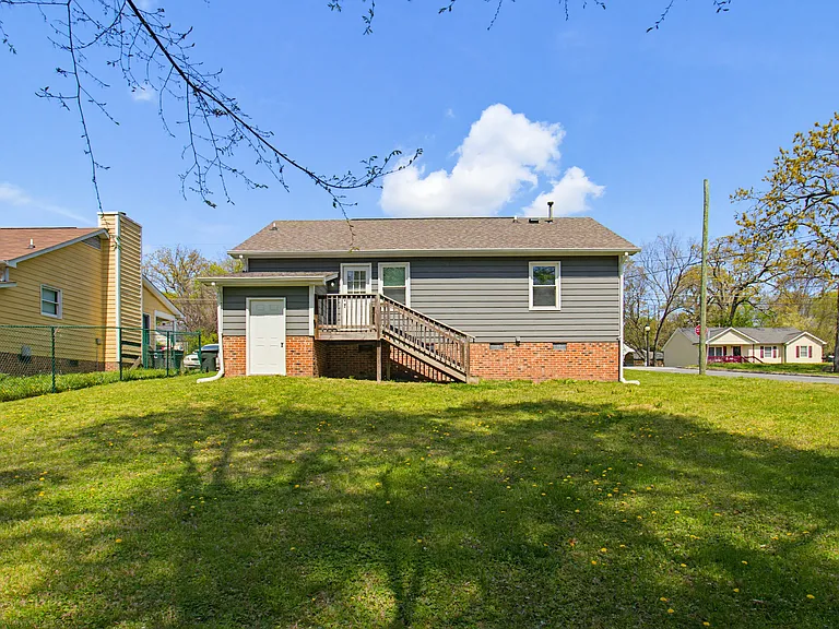 210 E McCulloch St — Photo 25